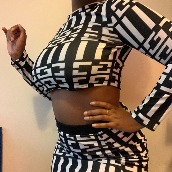 Black and White Greek Print SHEIN 2 Piece Set - Picture 1 of 4